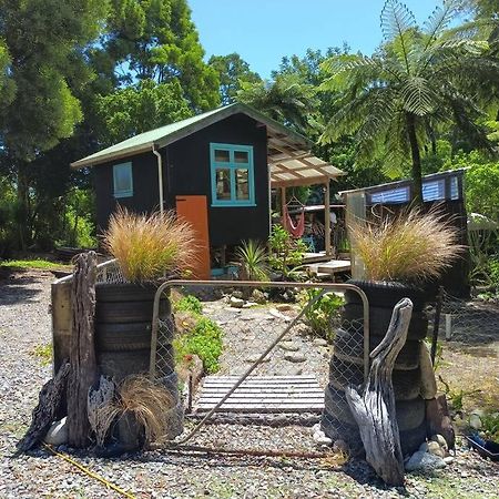 Gumboot Paradise Eco Stay Barrytown Eksteriør billede