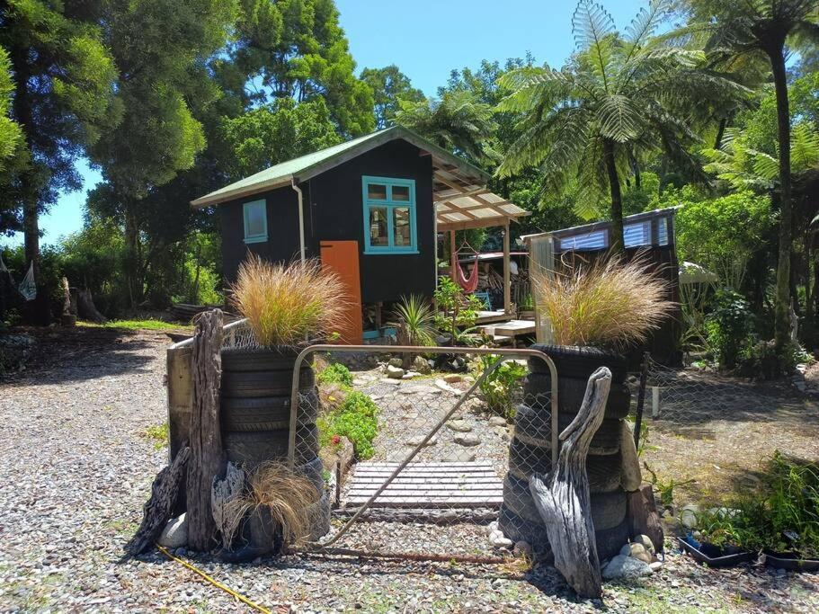 Gumboot Paradise Eco Stay Barrytown Eksteriør billede