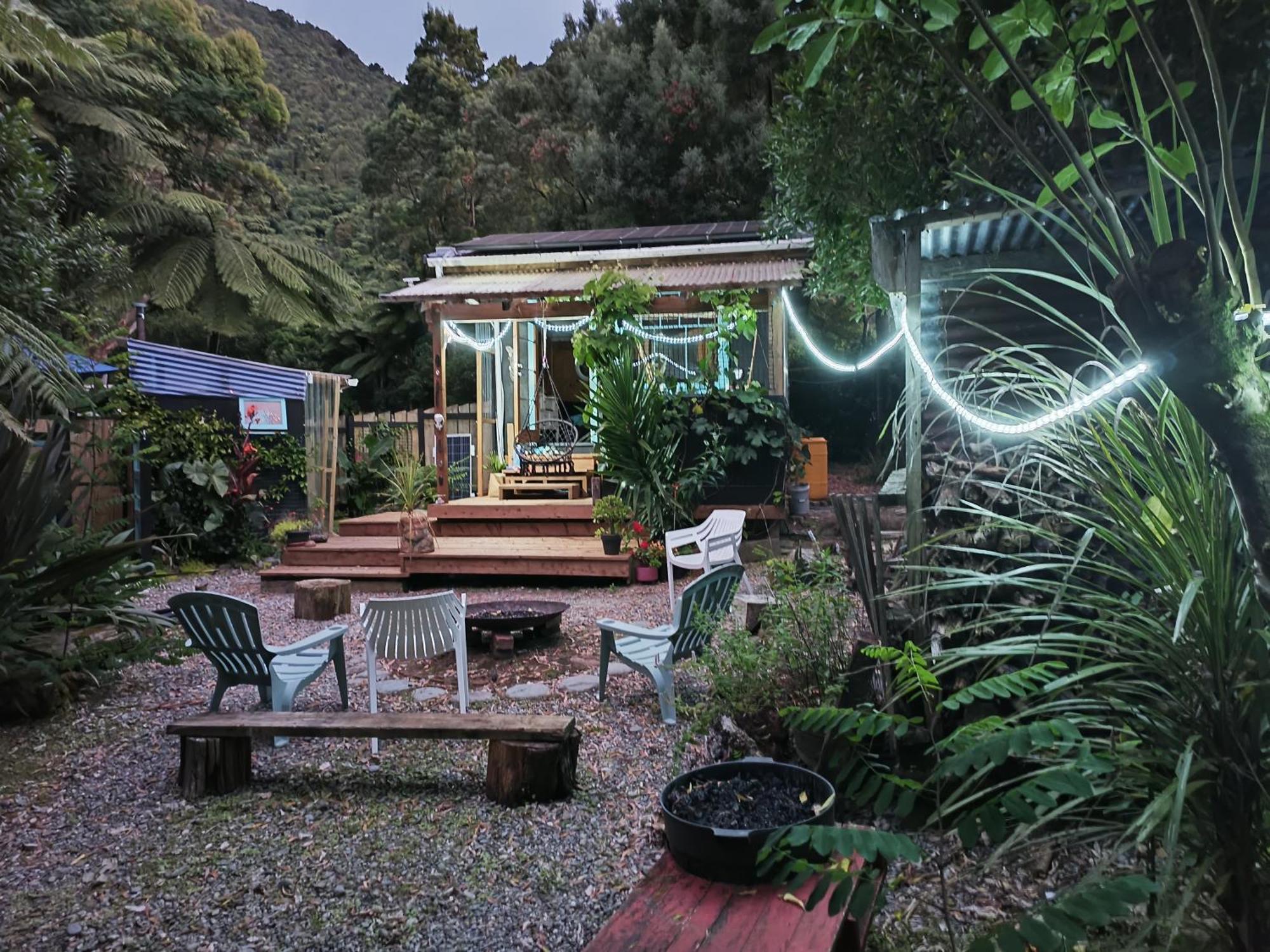 Gumboot Paradise Eco Stay Barrytown Eksteriør billede
